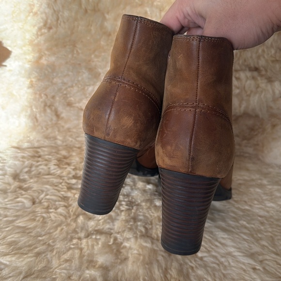 Clark’s Leather Ankle Boots - Picture 5 of 8